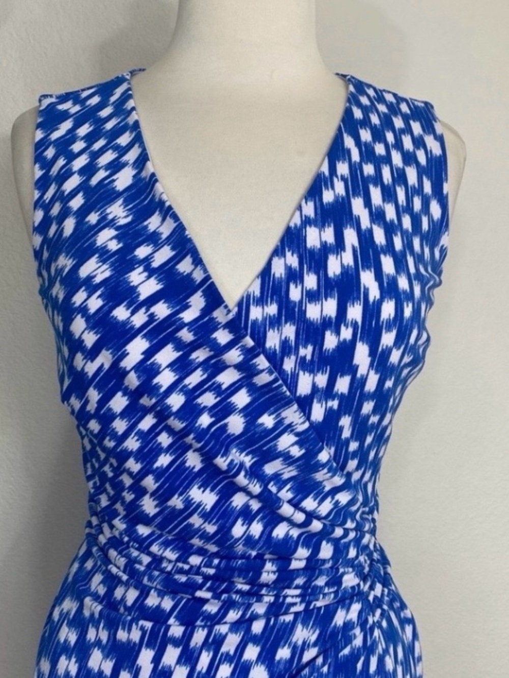 Ann Taylor Women Blue White Abstract V Neck Sleeveless Stretch Wrap Dress Size S - Picture 5 of 16